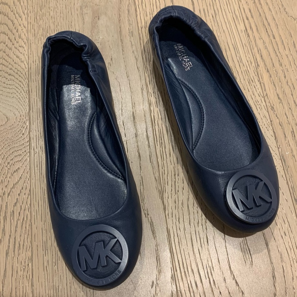 Like new navy blue leather ballet flats